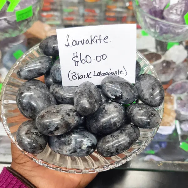 Larvakite (med)